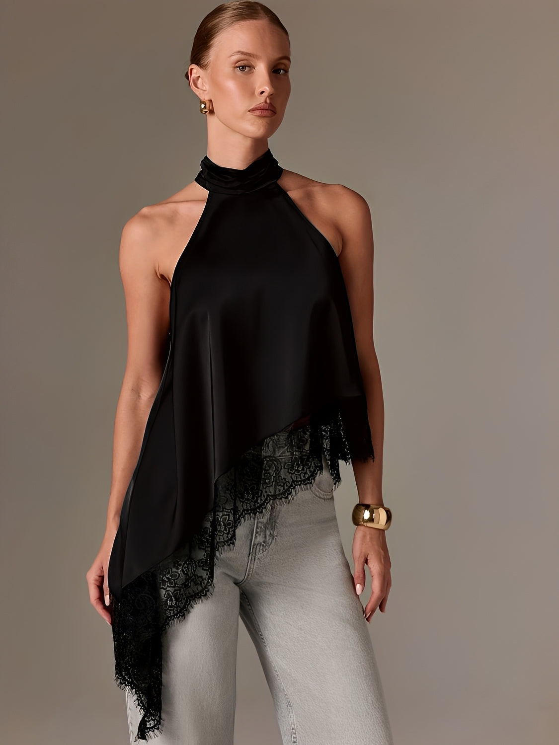 Blusa Halter Acetinada com Barra Assimétrica em Renda Delicada – Juma