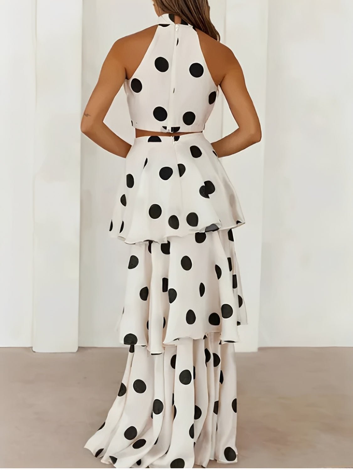 Conjunto Poá em Chiffon com Top Halter e Saia Longa em Camadas - Simaria