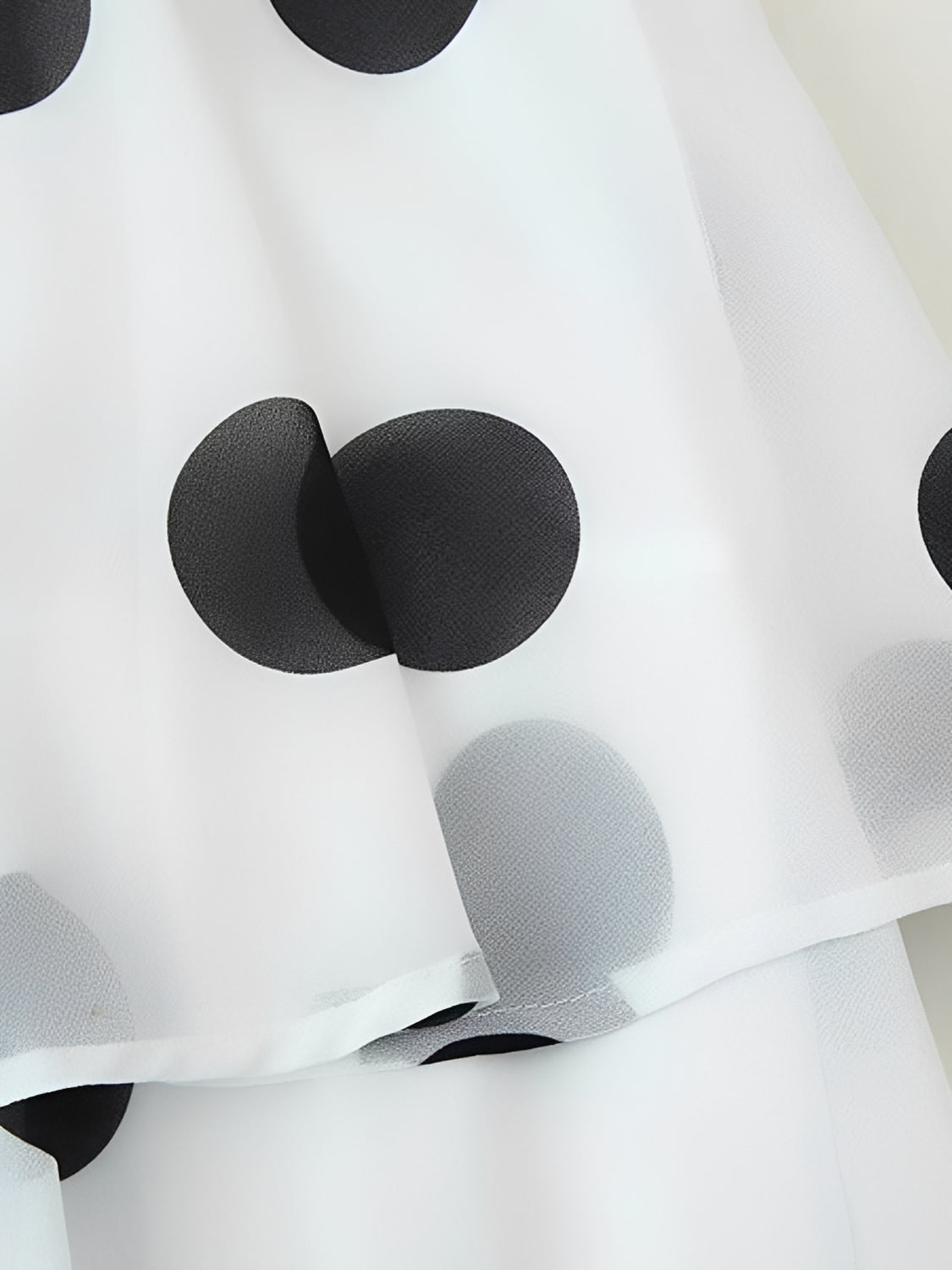 Conjunto Poá em Chiffon com Top Halter e Saia Longa em Camadas - Simaria