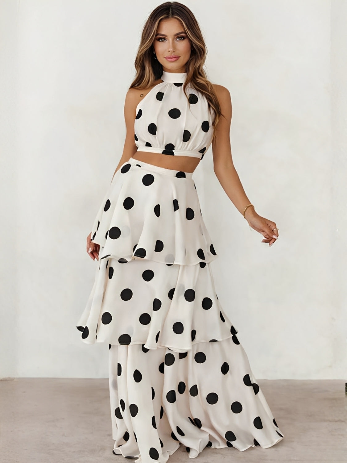 Conjunto Poá em Chiffon com Top Halter e Saia Longa em Camadas - Simaria