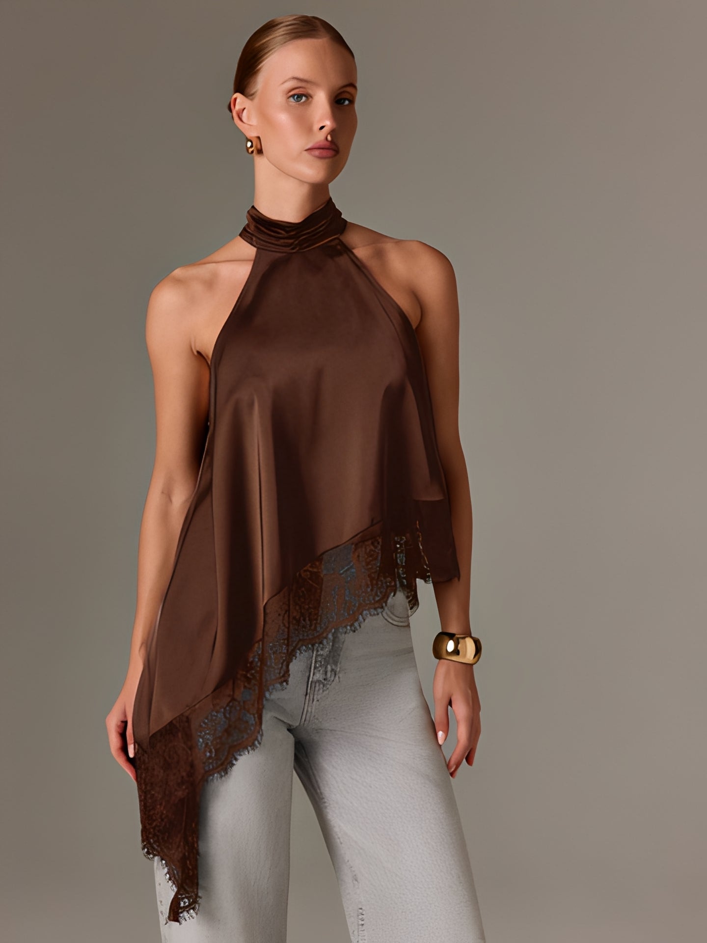 Blusa Halter Acetinada com Barra Assimétrica em Renda Delicada – Juma