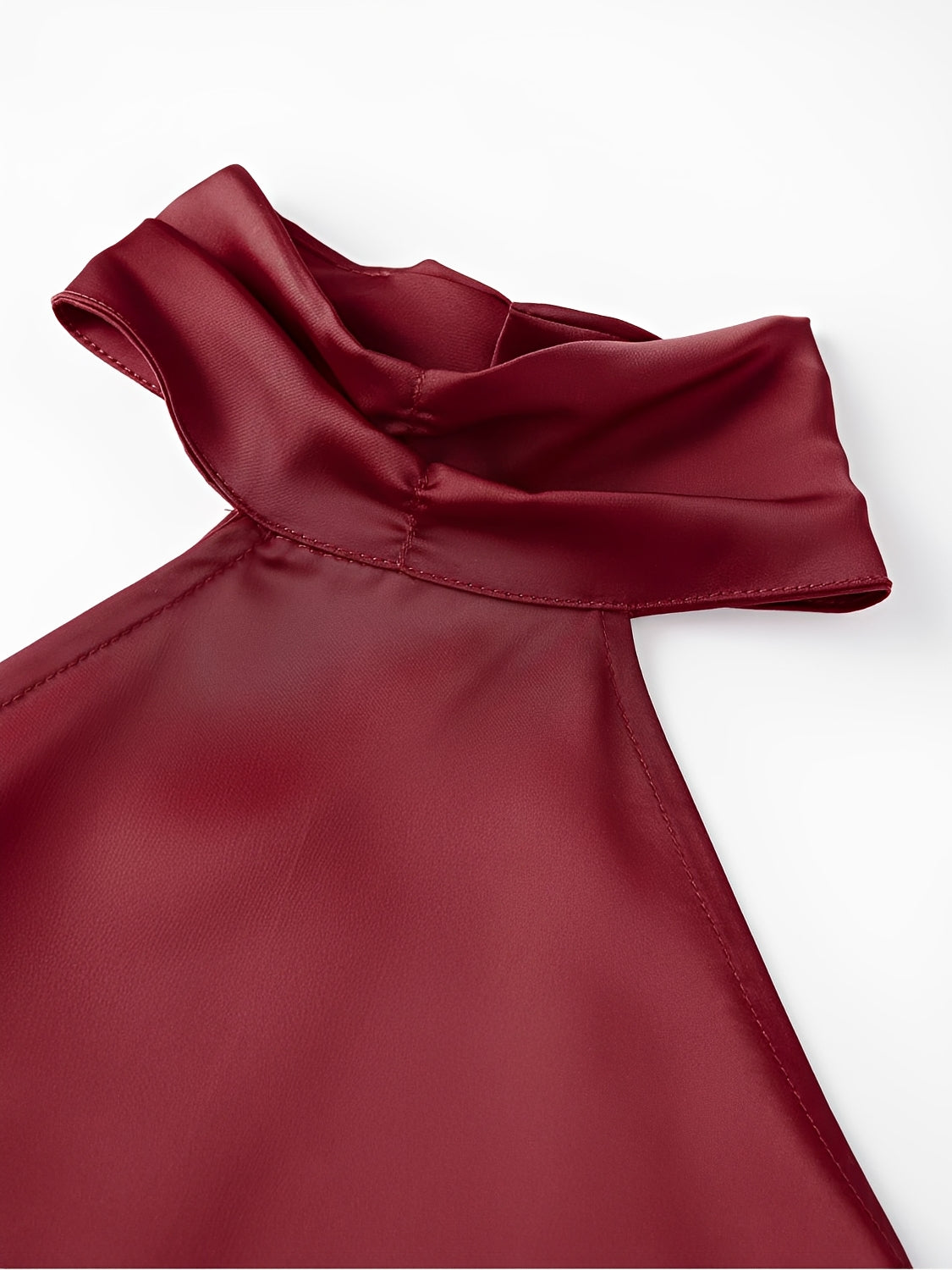 Blusa Halter Acetinada com Barra Assimétrica em Renda Delicada – Juma