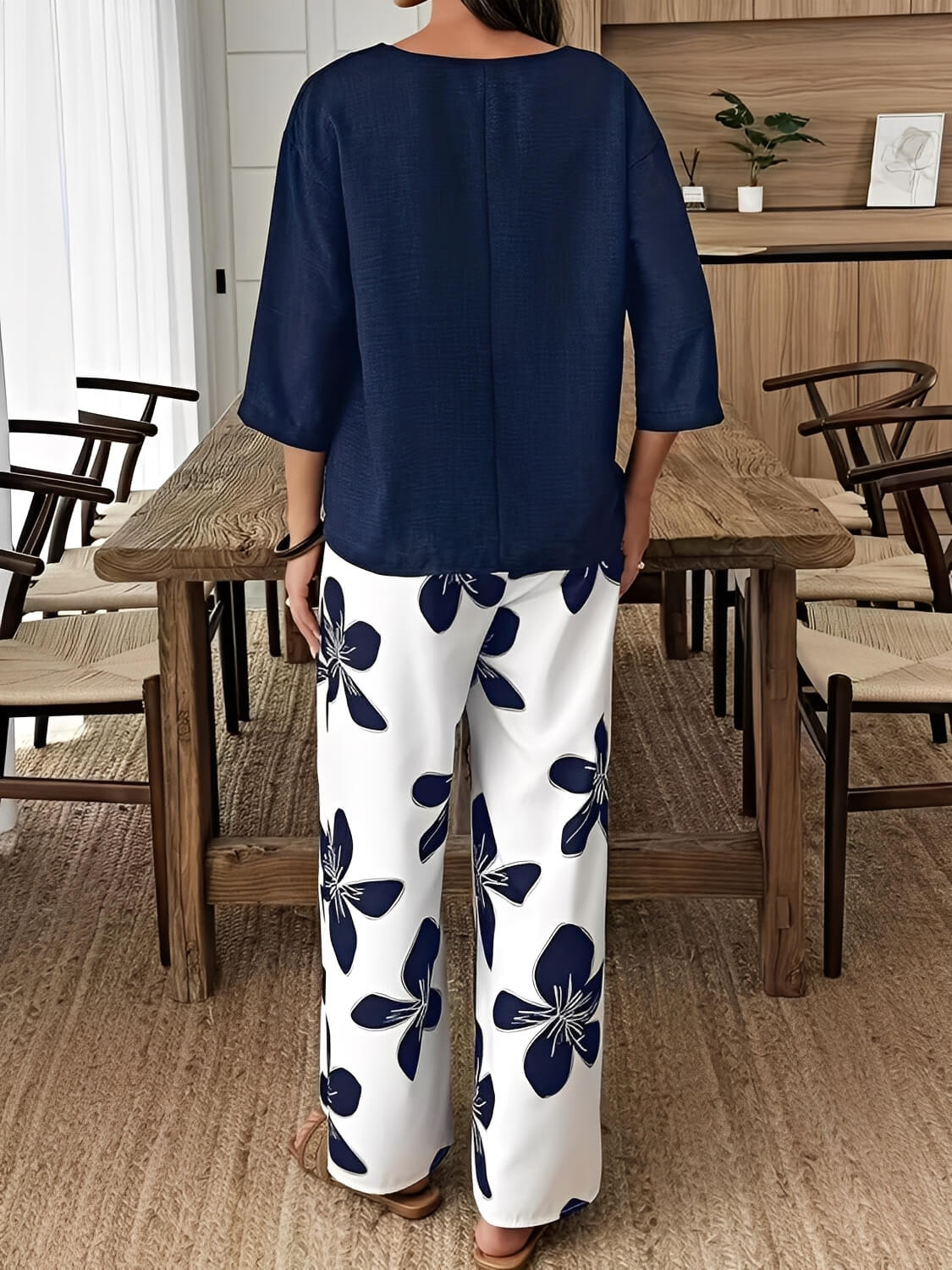 Conjunto Belice com Detalhe de Botão e Calça Pantalona Floral