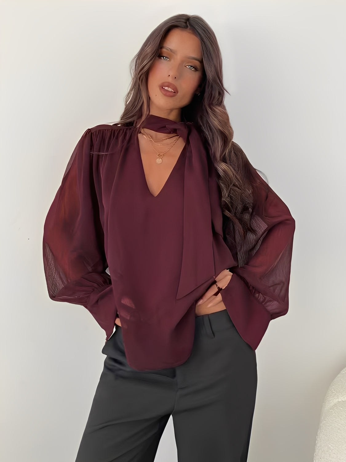 Blusa em Chiffon com Manga Bispo Gola Laço e Punhos Estruturados – Samira