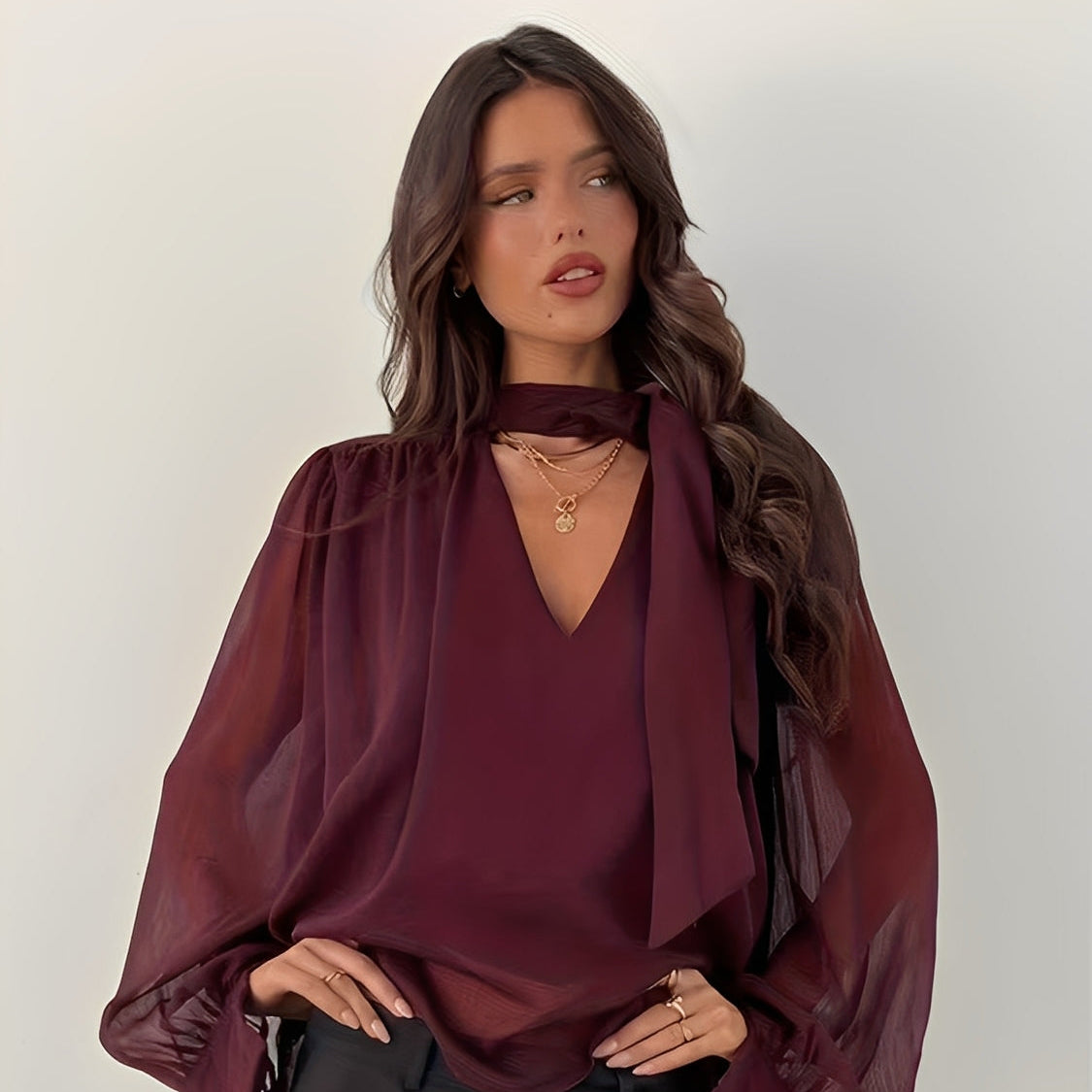 Blusa em Chiffon com Manga Bispo Gola Laço e Punhos Estruturados – Samira